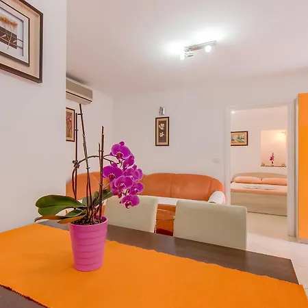 Leila Apartment *