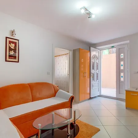Leila Apartment
