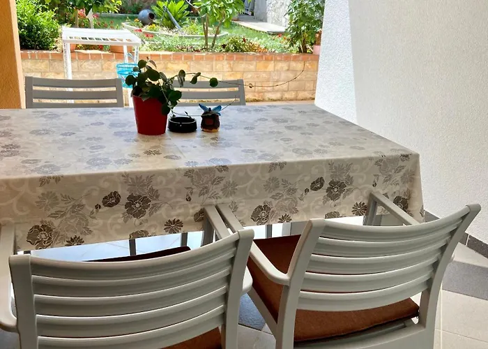 Apartman Leila *