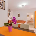 Leila Apartament *